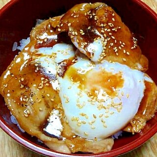 生姜焼き用豚肉で甘辛豚丼☆温玉を添えて